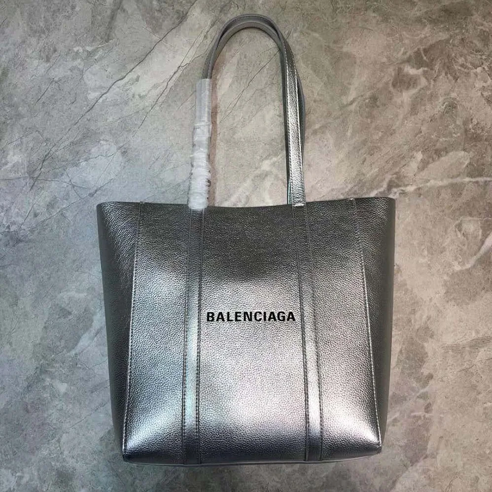 Balenciaga Everyday Tote XXS Metallic Effect for Women in Silver Balenciaga Everyday Tote XXS Metallic Effect for Women in Silver