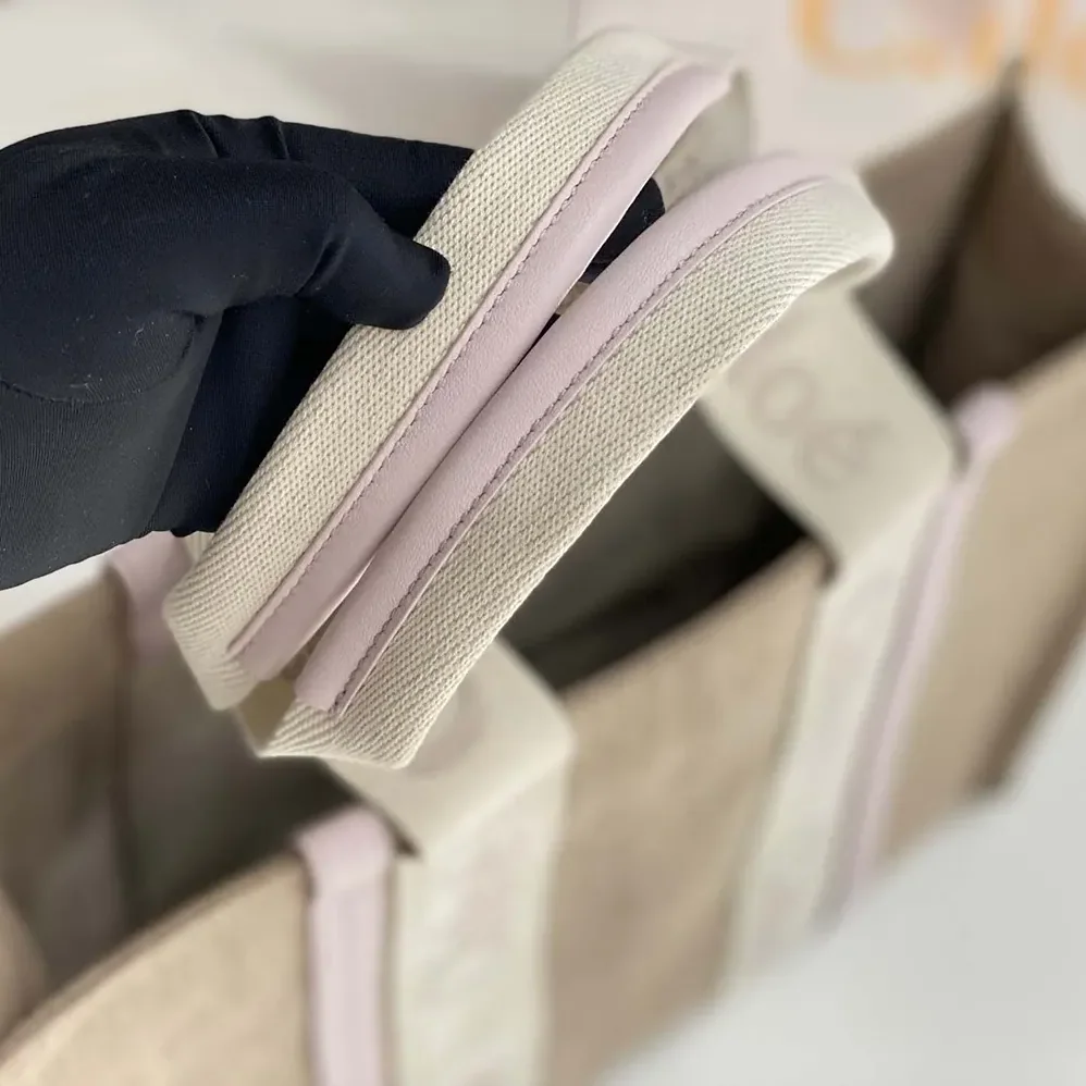 Chloe Woody Tote Bag in Linen for Women in Pink Chloe Woody Tote Bag in Linen for Women in Pink