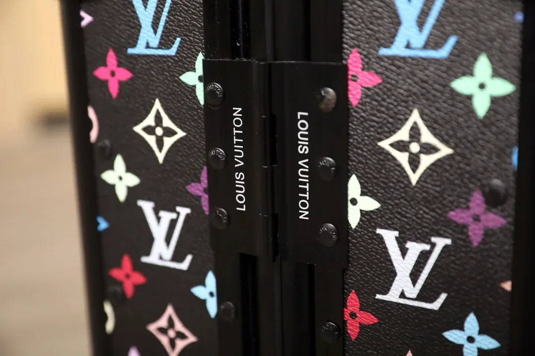 Louis Vuitton Horizon 55 Suitcase in Monogram Black Black Hardware Louis Vuitton Horizon 55 Suitcase in Monogram Black Black Hardware