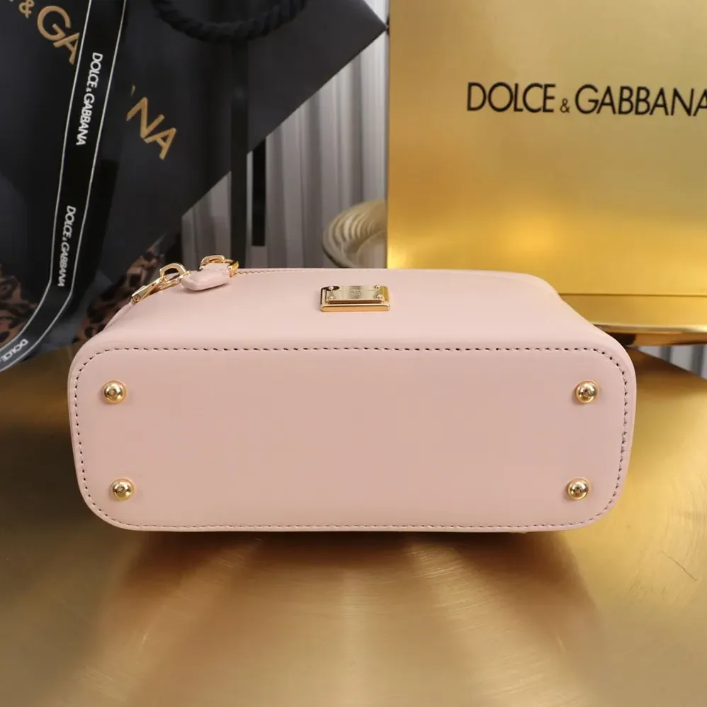 Dolce Gabbana D&G Sicily Crossbody Bag for Women in Pink Dolce Gabbana D&G Sicily Crossbody Bag for Women in Pink