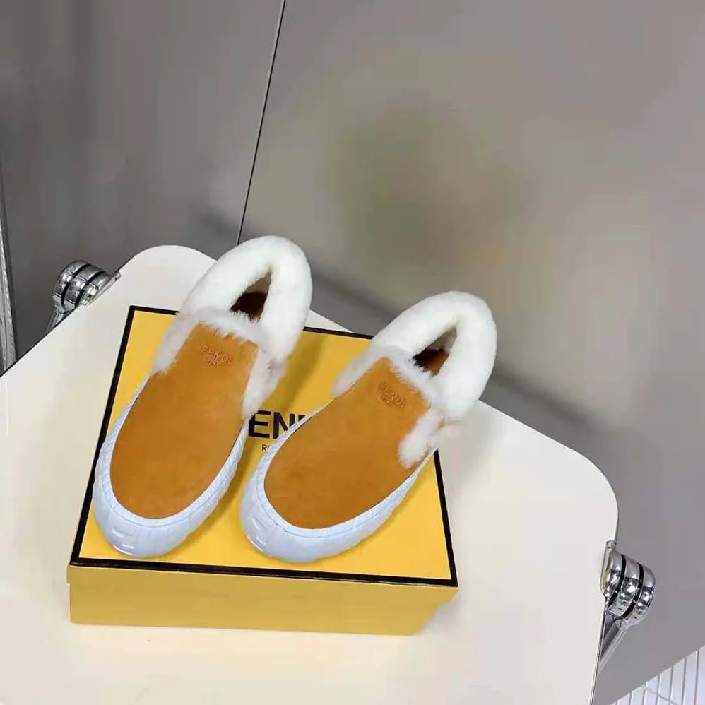 Fendi Force Yellow Suede Slip for Women in Ons