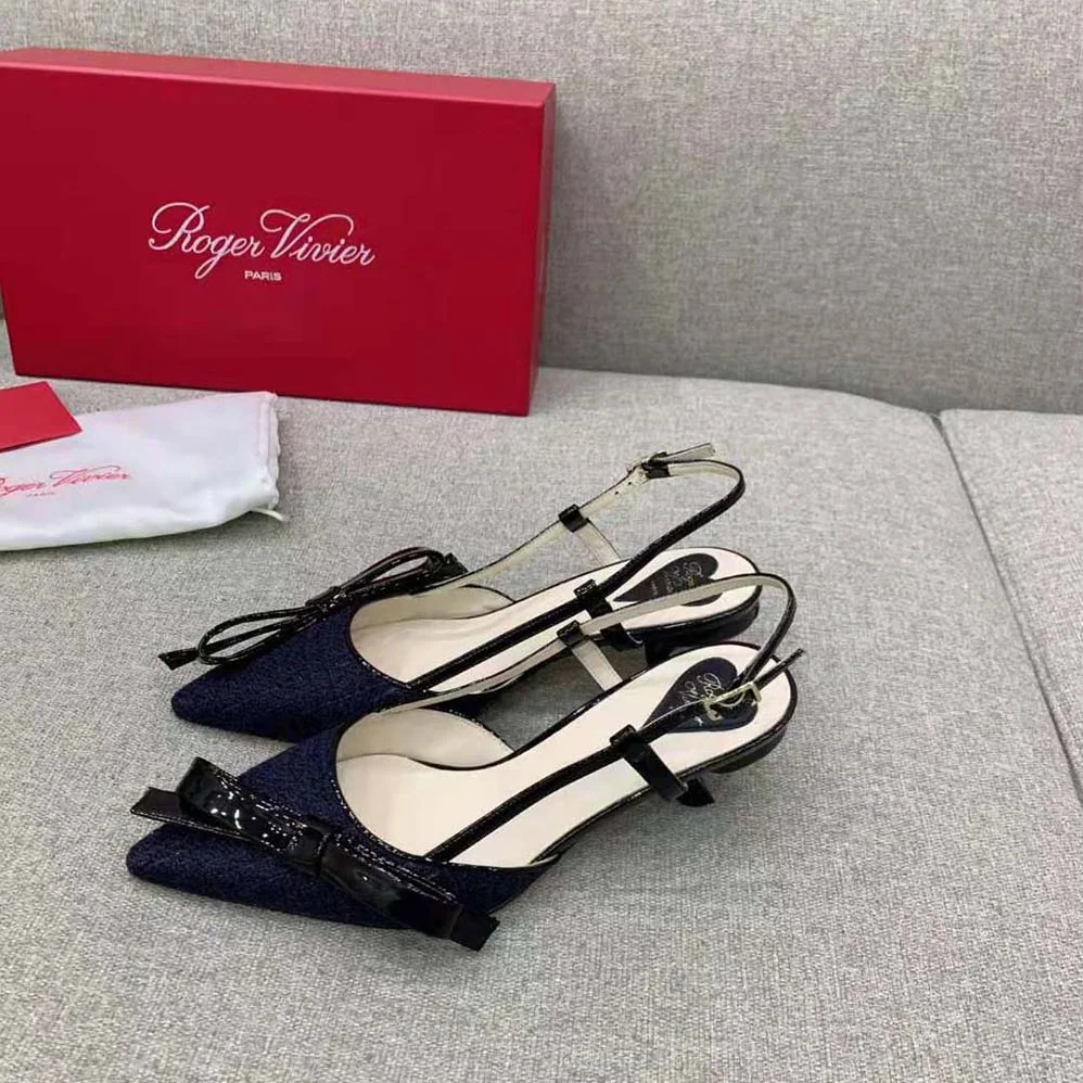 Roger Vivier Virgule Bow Slingback Pumps in Fabric for Women in Black Roger Vivier Virgule Bow Slingback Pumps in Fabric for Women in Black