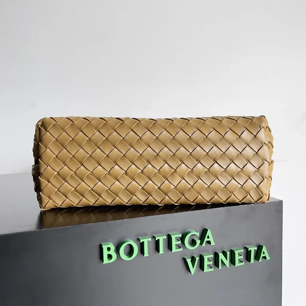 Bottega Veneta Medium Andiamo in Supple Intrecciato Leather for Women in Light Yellow Bottega Veneta Medium Andiamo in Supple Intrecciato Leather for Women in Light Yellow