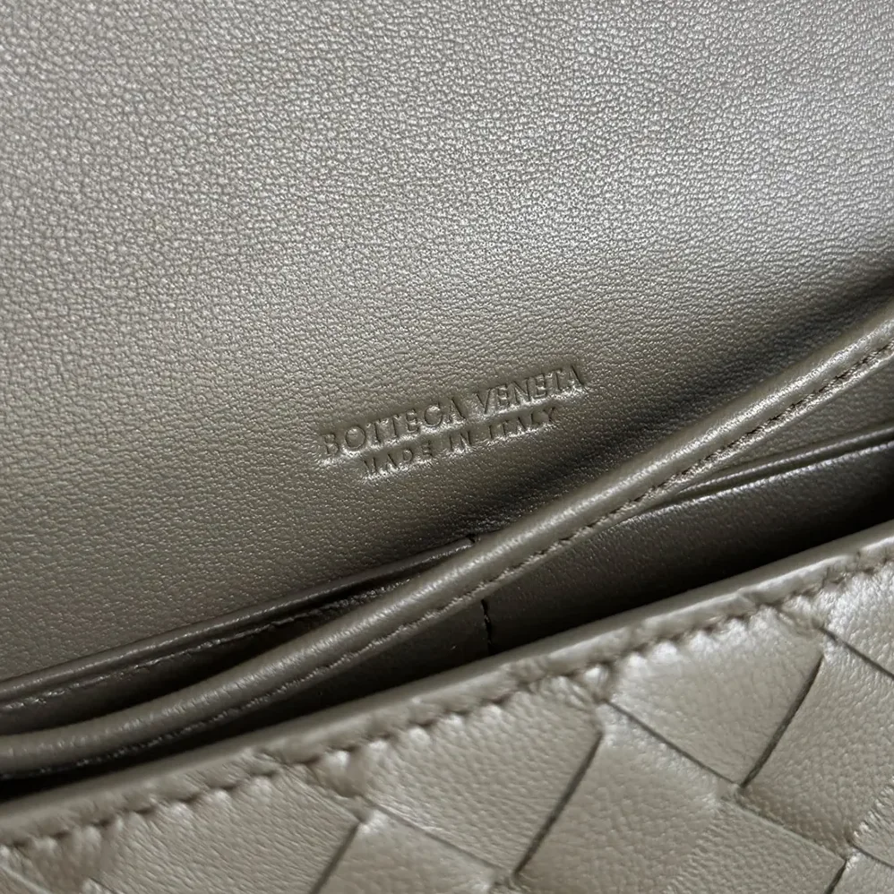 Bottega Veneta Andiamo Daisy Pouch+Dark Green for Women Bottega Veneta Andiamo Daisy Pouch+Dark Green for Women