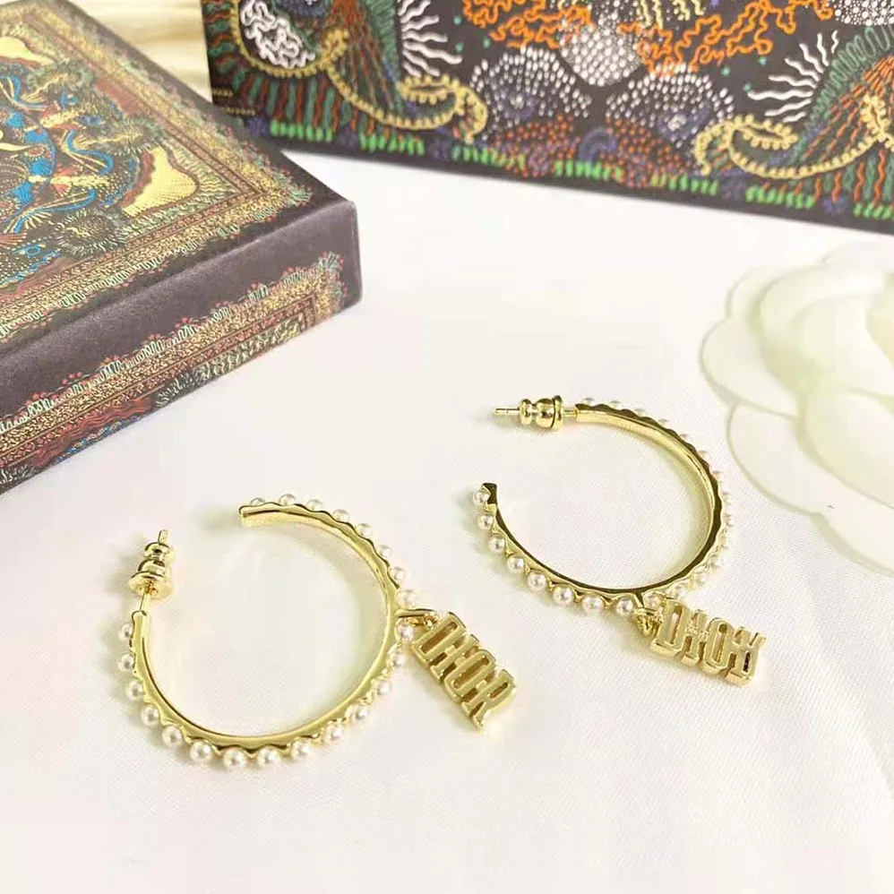 Dior Dio(r)evolution Earrings Gold-Finish Metal and White Resin Pearls for Women Dior Dio(r)evolution Earrings Gold-Finish Metal and White Resin Pearls for Women