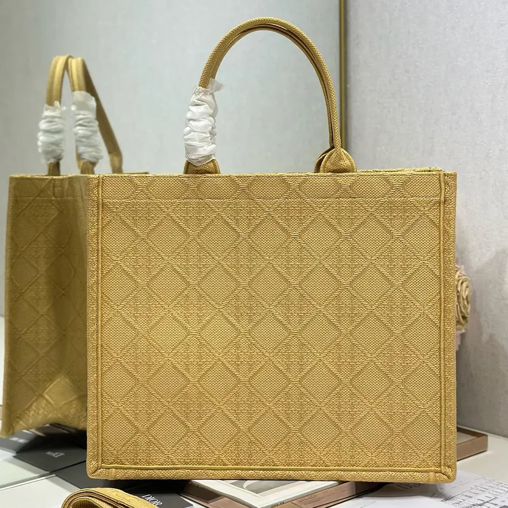 Dior Large Dior Book Tote Natural Raffia for Women in Effect Cannage Embroidery