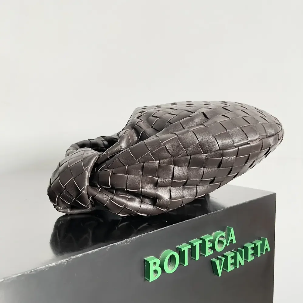 Bottega Veneta Small Jodie for Women in Chocolate Bottega Veneta Small Jodie for Women in Chocolate