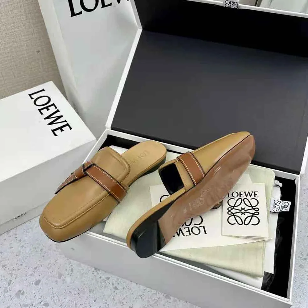 Loewe Gate Flat Mule in Calfskin for Women in Brown Loewe Gate Flat Mule in Calfskin for Women in Brown