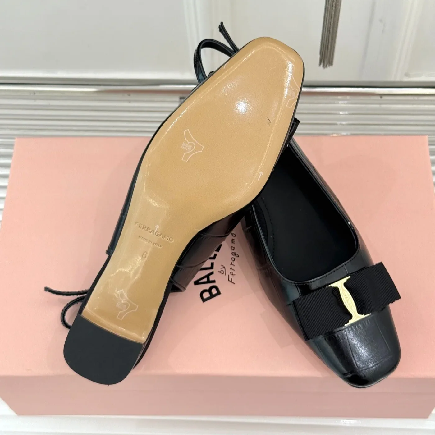 Ferragamo Varina Iconic Bow Slingback Black 01J702 Ferragamo Varina Iconic Bow Slingback Black 01J702