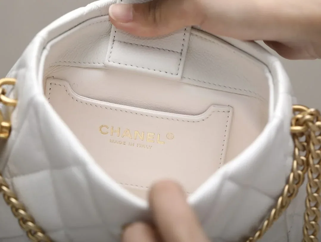 Chanel HoBo Heart Adjustment Buckle Crossbody Bag in White Gold Hardware Chanel HoBo Heart Adjustment Buckle Crossbody Bag in White Gold Hardware