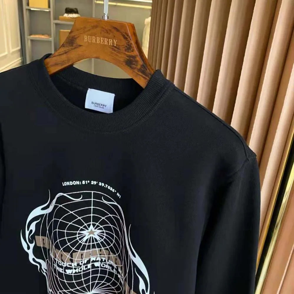 Burberry Globe Graphic Cotton Sweatshirt for Men in Black