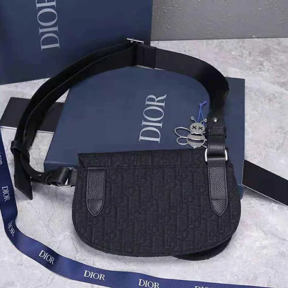 Dior Saddle Pouch Dior Oblique Jacquard for Men in Black Dior Saddle Pouch Dior Oblique Jacquard for Men in Black