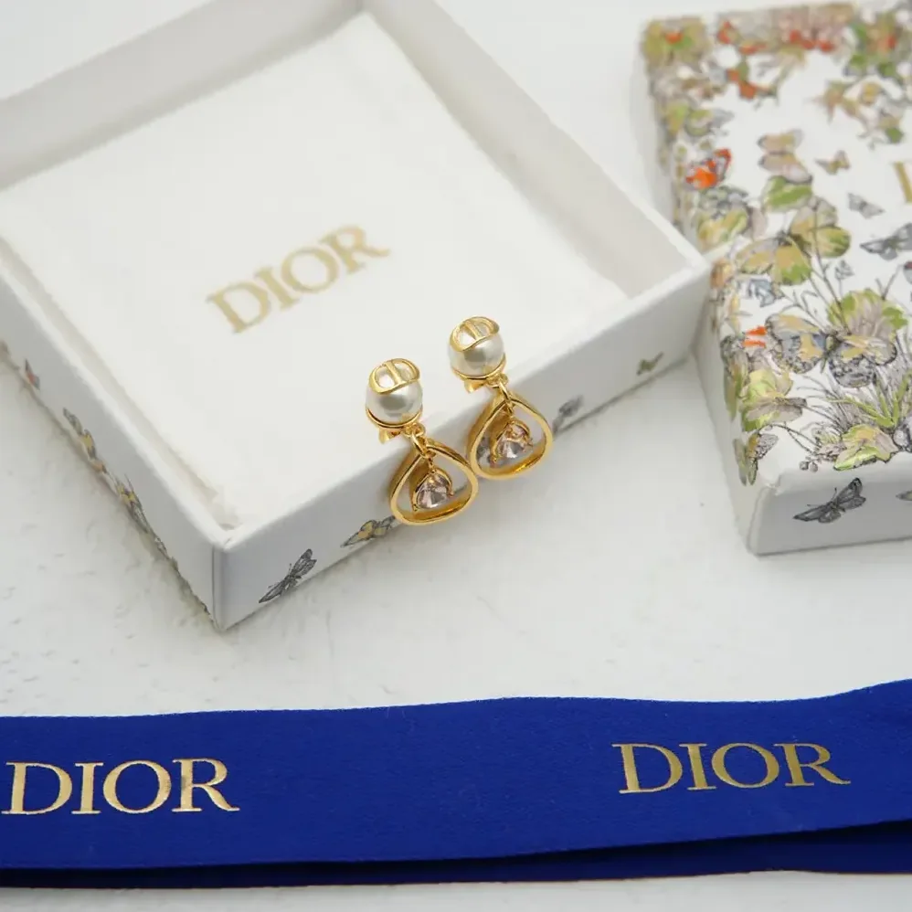 Dior D-Drop Earrings Gold-Finish Metal with White Resin Pearls and Champagne Crystals for Women Dior D-Drop Earrings Gold-Finish Metal with White Resin Pearls and Champagne Crystals for Women