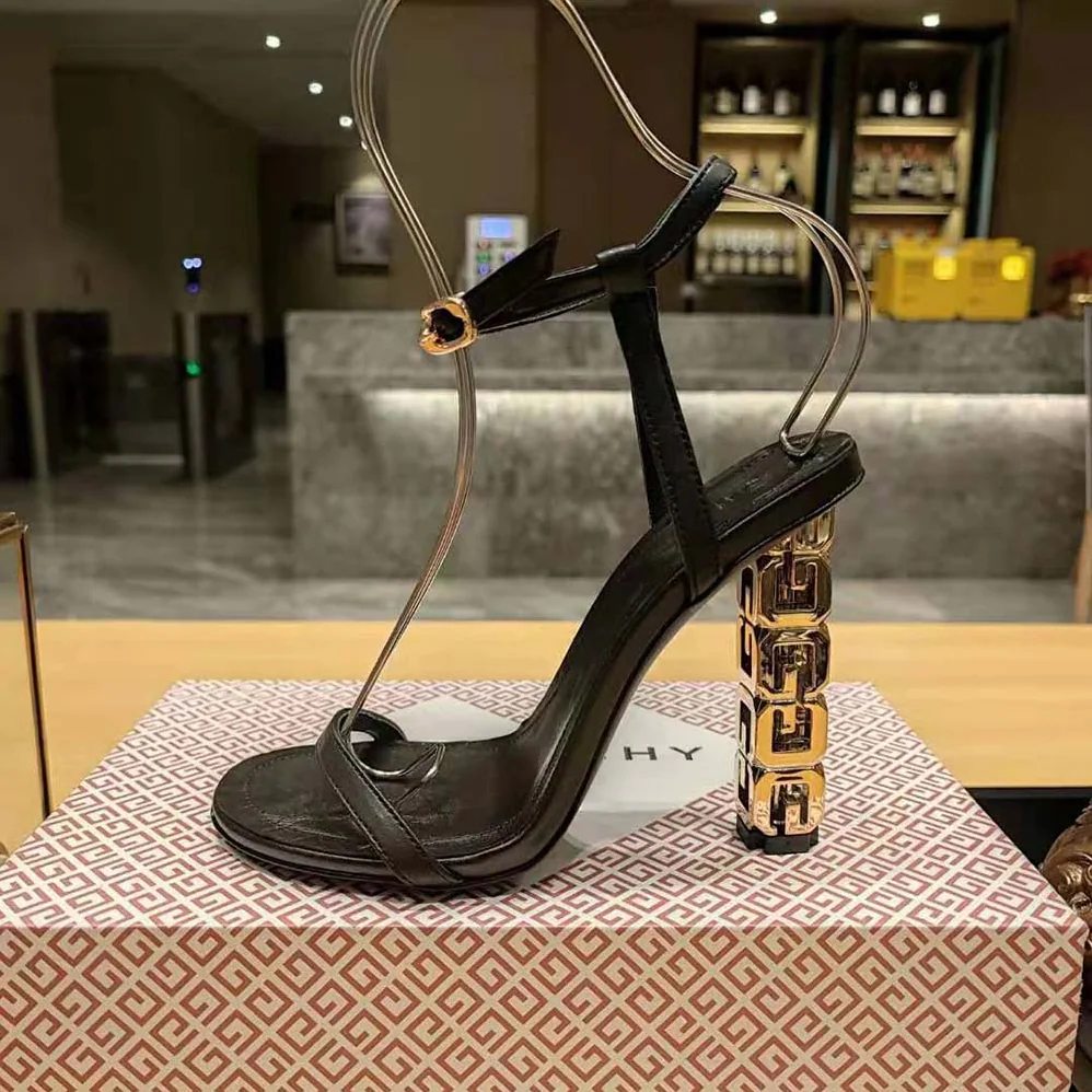 Givenchy G Cube Sandals in Leather for Women in Black Givenchy G Cube Sandals in Leather for Women in Black