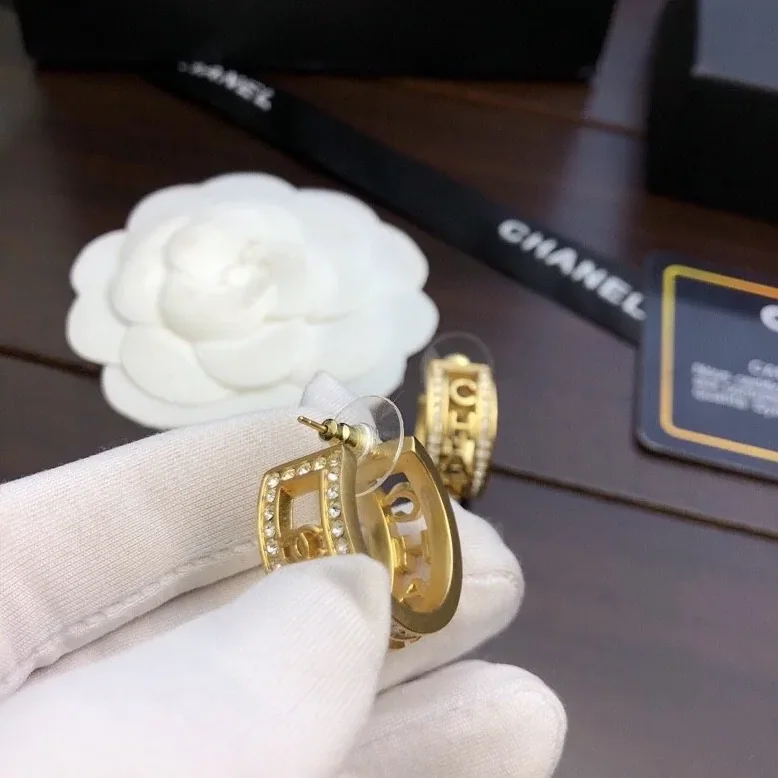 Chanel Round Earrings Gold Chanel Round Earrings Gold