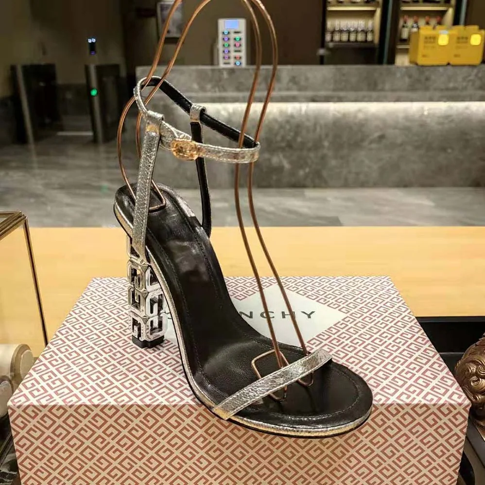 Givenchy G Cube Sandals in Leather for Women in Silver Givenchy G Cube Sandals in Leather for Women in Silver