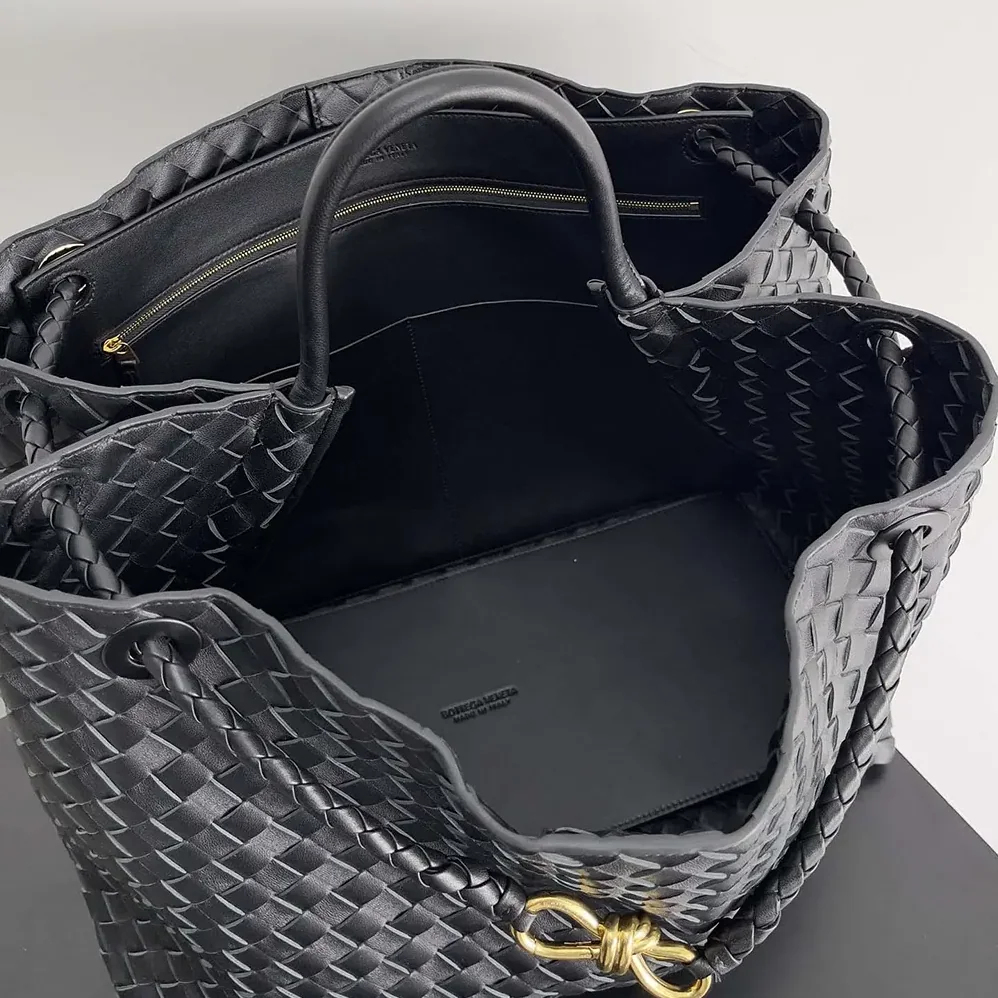 Bottega Veneta Large Andiamo in Lambskin Leather for Women in Black/Gold Bottega Veneta Large Andiamo in Lambskin Leather for Women in Black/Gold