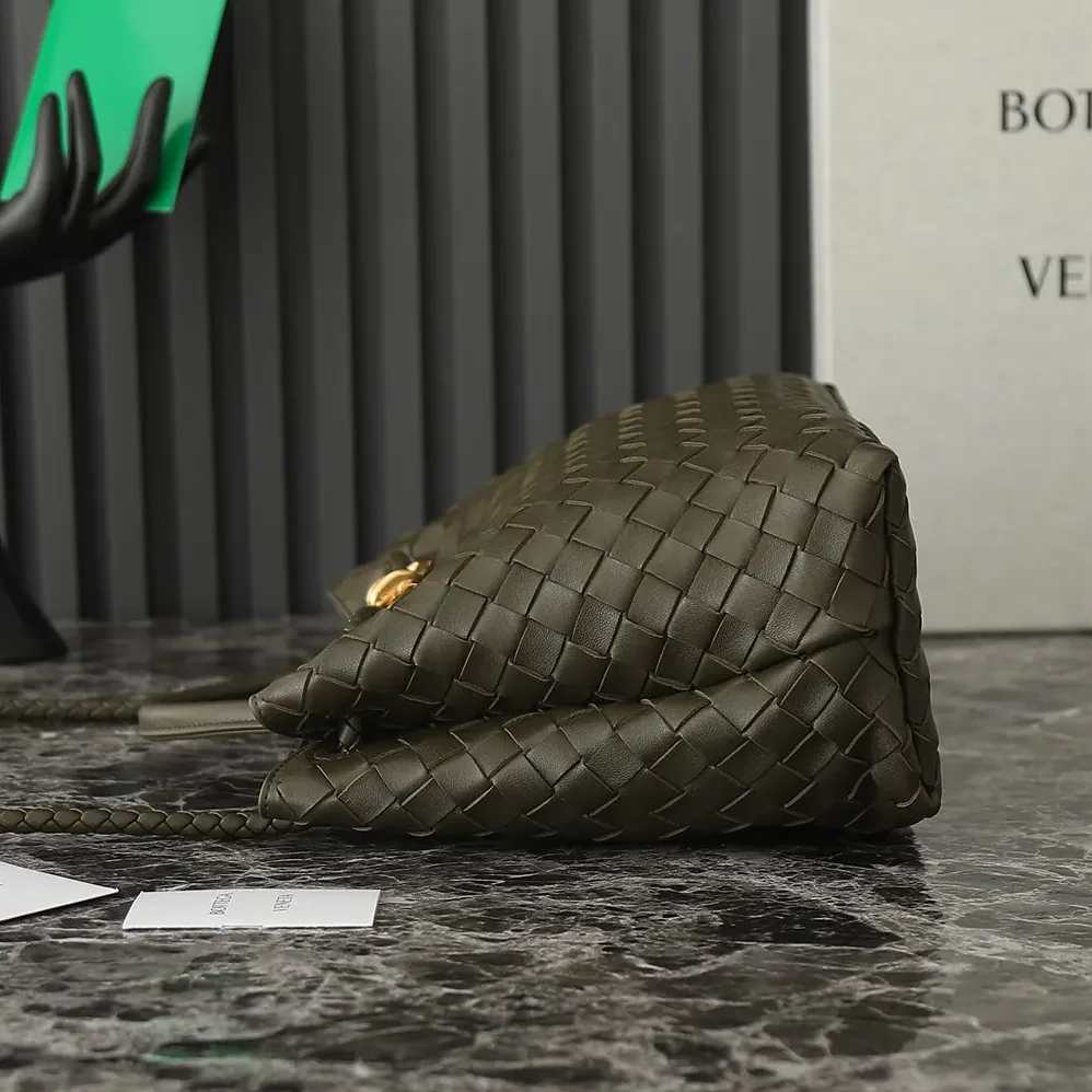 Bottega Veneta Medium Andiamo in Supple Intrecciato Leather for Women in Dark Green Bottega Veneta Medium Andiamo in Supple Intrecciato Leather for Women in Dark Green