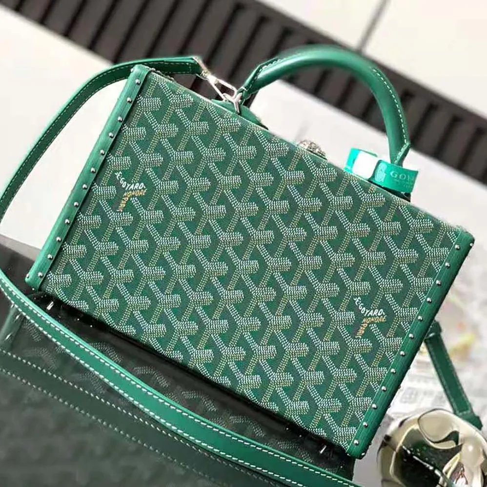 Goyard Sac Malle Grand Hôtel in Goyardine Canvas & Clamecy Calfskin for Women in Green Goyard Sac Malle Grand Hôtel in Goyardine Canvas & Clamecy Calfskin for Women in Green