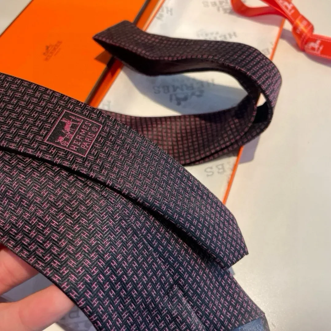 Hermes Elegent Burgundy Silk Tie
