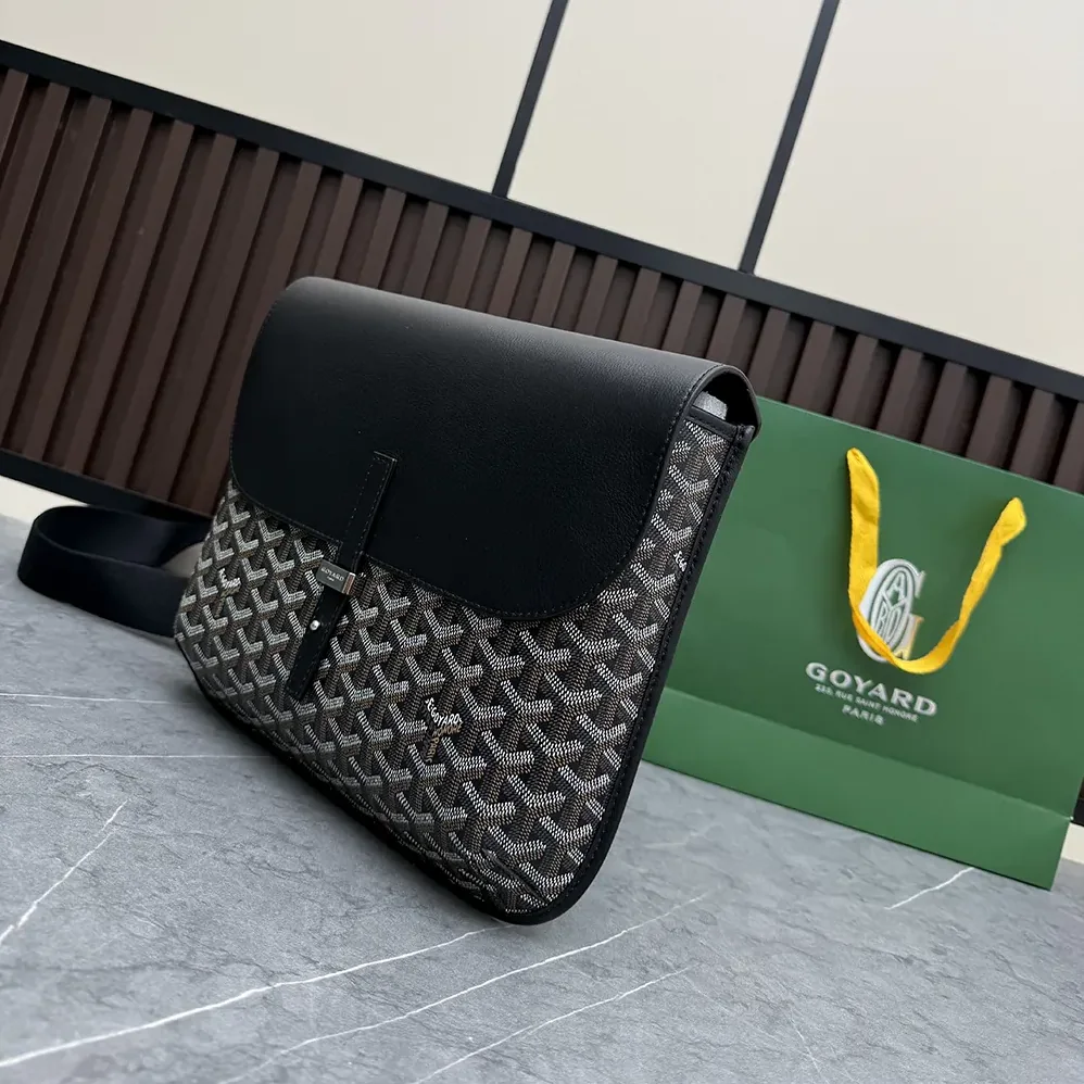 Goyard Coursier Messenger Bag for Unisex in Black