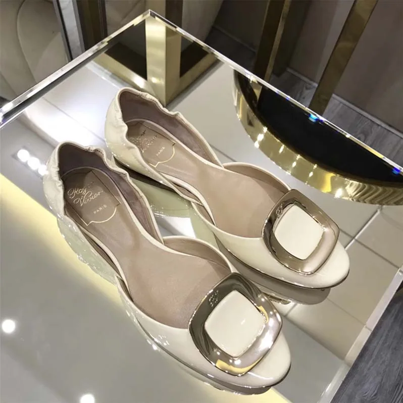 Roger Vivier Shoes Chips Ballerinas Patent Leather for Women in White Roger Vivier Shoes Chips Ballerinas Patent Leather for Women in White