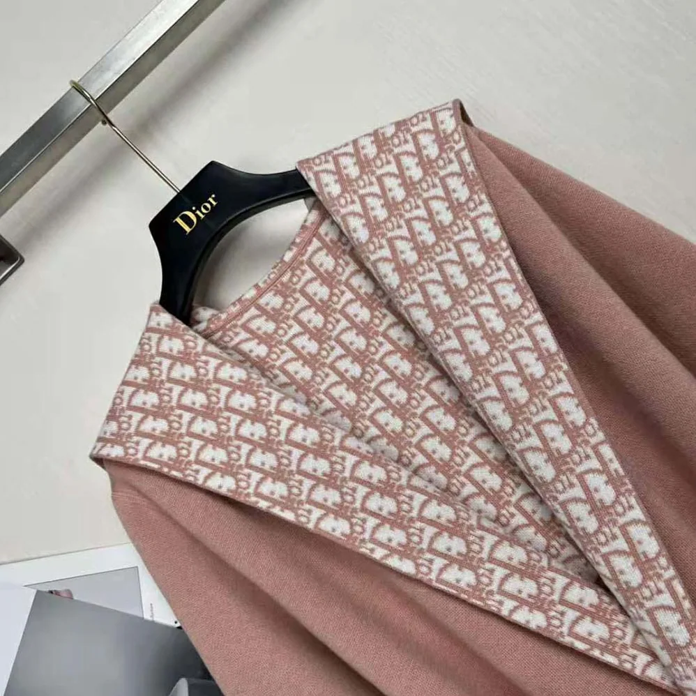 Dior Cropped Coat with Hood and Belt Rose Des Vents Double for Women in Sided Wool Dior Cropped Coat with Hood and Belt Rose Des Vents Double for Women in Sided Wool