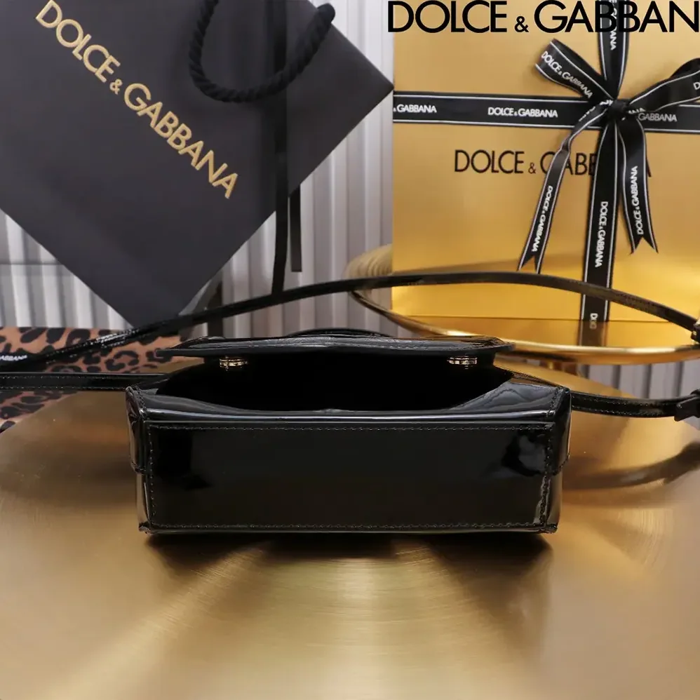 Dolce Gabbana D&G DG Logo Bag Top-handle Bag for Women in Black