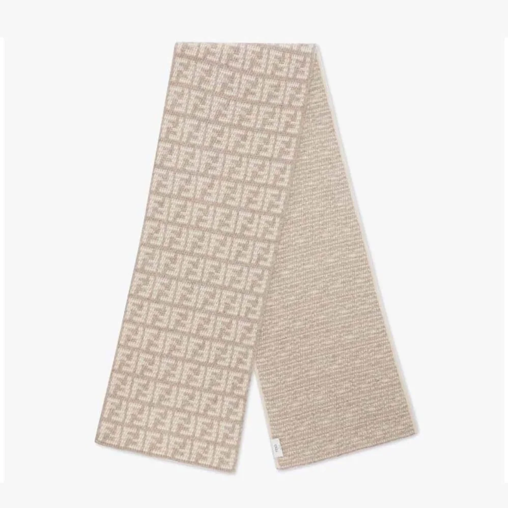 Fendi FF Scarf Dove Gray Cashmere Scarf for Women Fendi FF Scarf Dove Gray Cashmere Scarf for Women