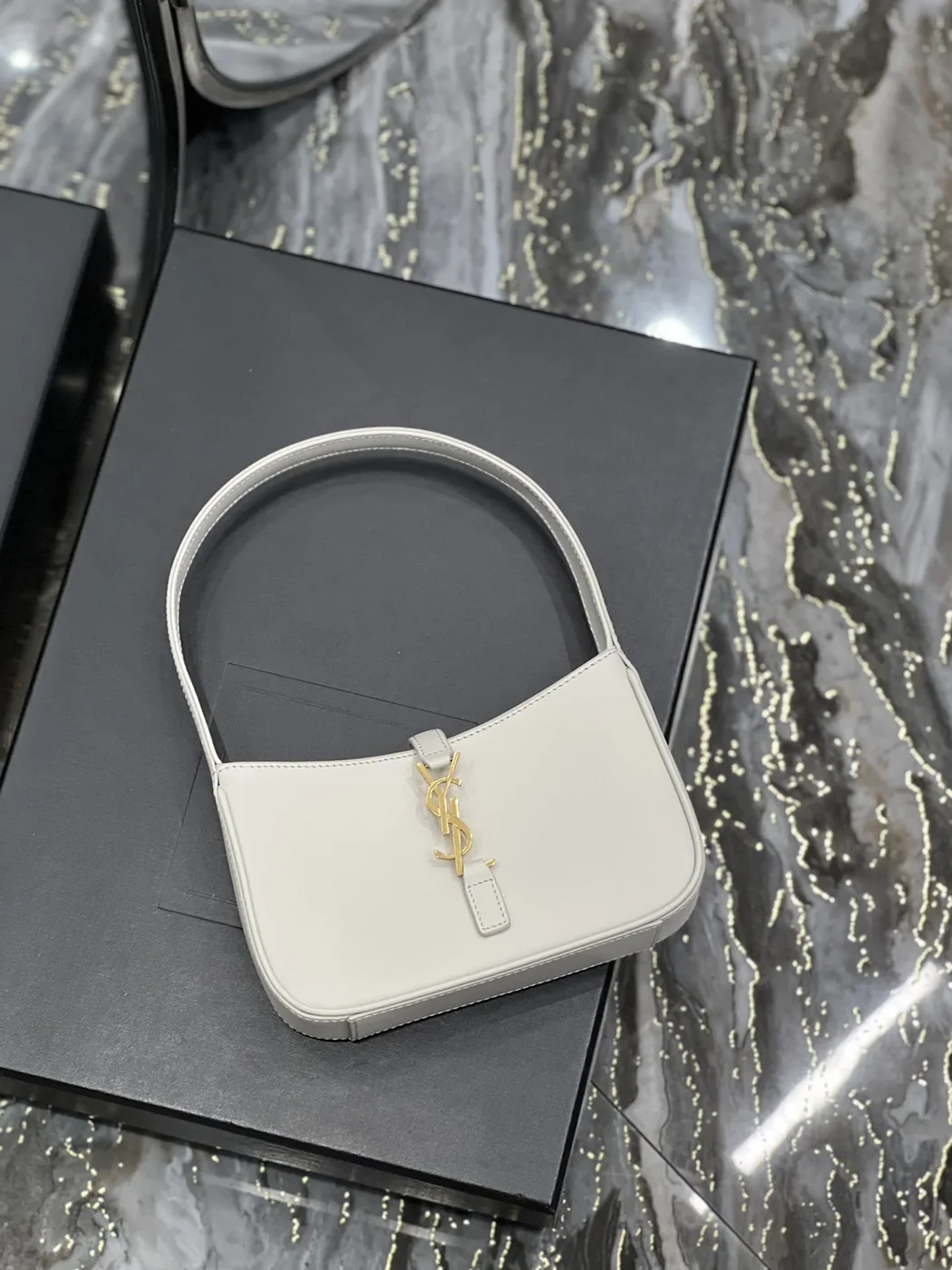 Saint Laurent Le 5 A 7 Mini White / Saint Laurent Le 5 A 7 Mini White /