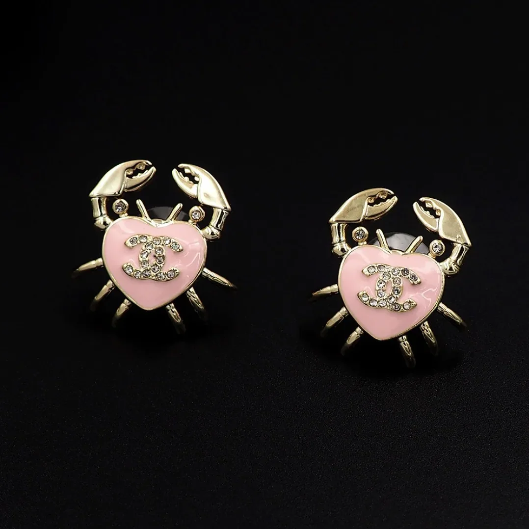 Chanel Crab Heart Pink Earring Gold in Toned