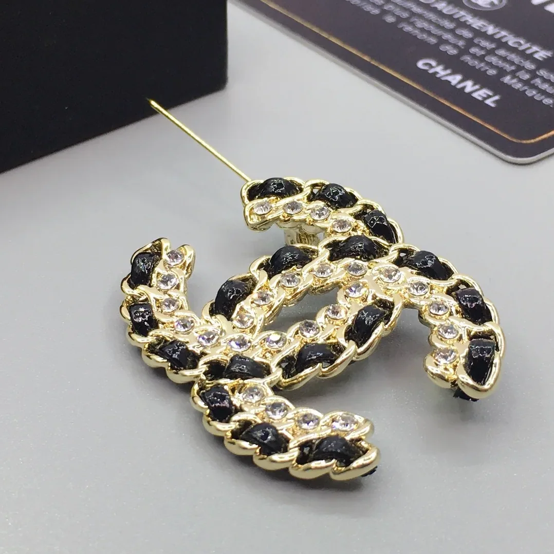 Chanel Brooch CC Logo Gold in toned