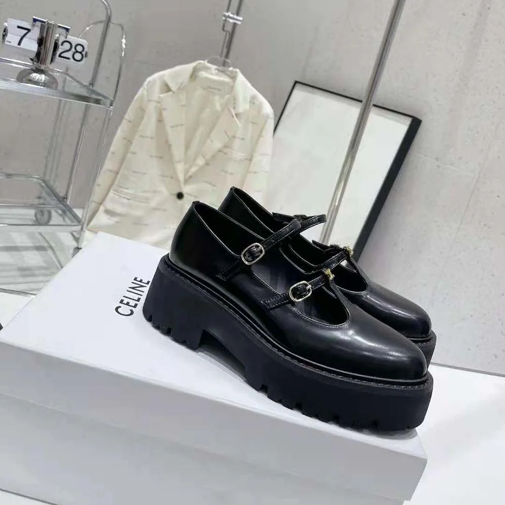 Celine Bulky Babies Triomphe in Polished Bull for Women in Black Celine Bulky Babies Triomphe in Polished Bull for Women in Black