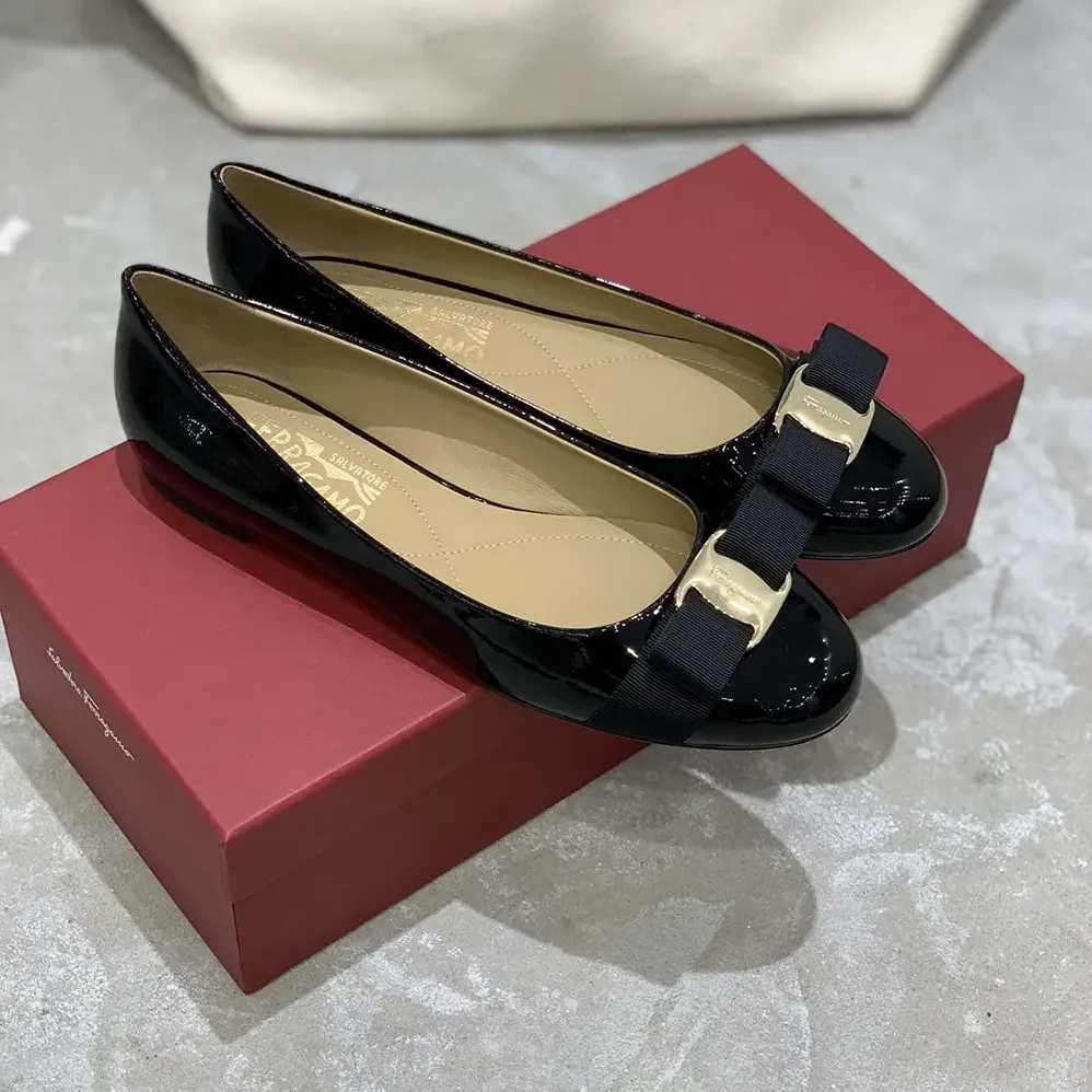 Salvatore Ferragamo Varina Ballet Flat for Women in Black Salvatore Ferragamo Varina Ballet Flat for Women in Black