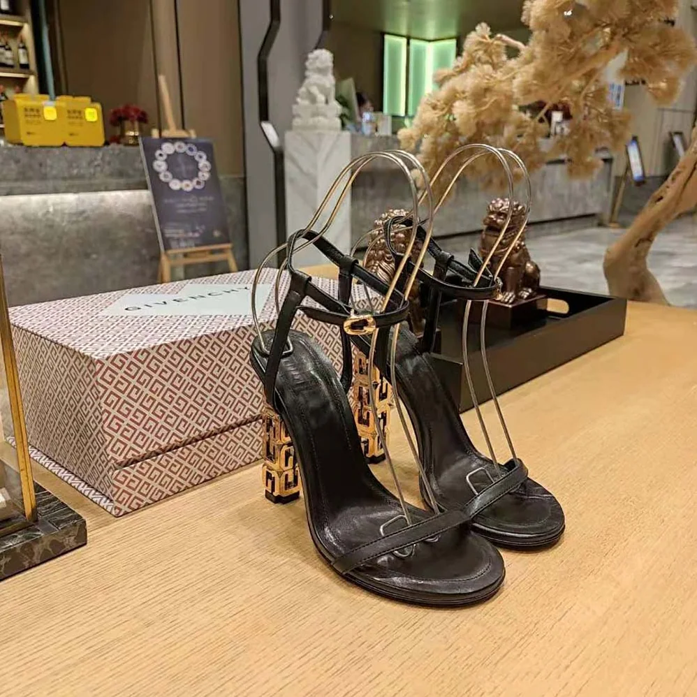 Givenchy G Cube Sandals in Leather for Women in Black Givenchy G Cube Sandals in Leather for Women in Black