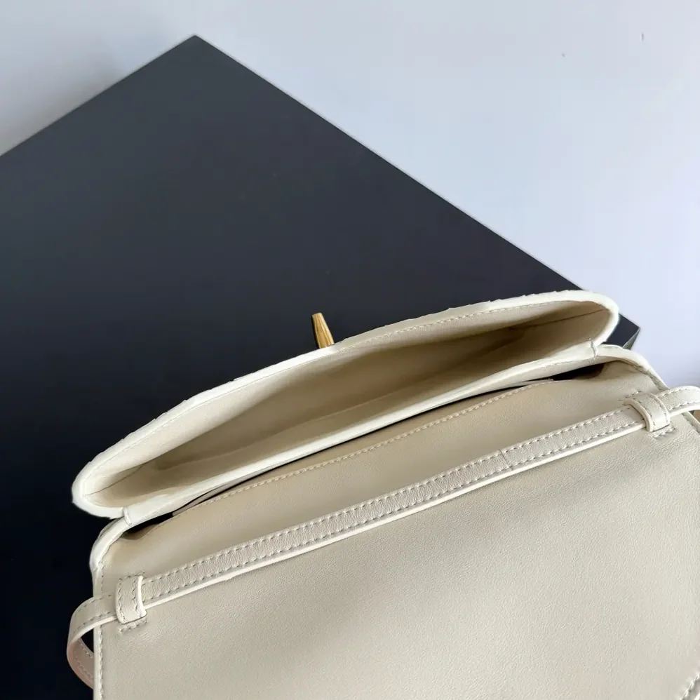 Bottega Veneta Knot Lock in Intrecciato Piccolo Leather for Women in White