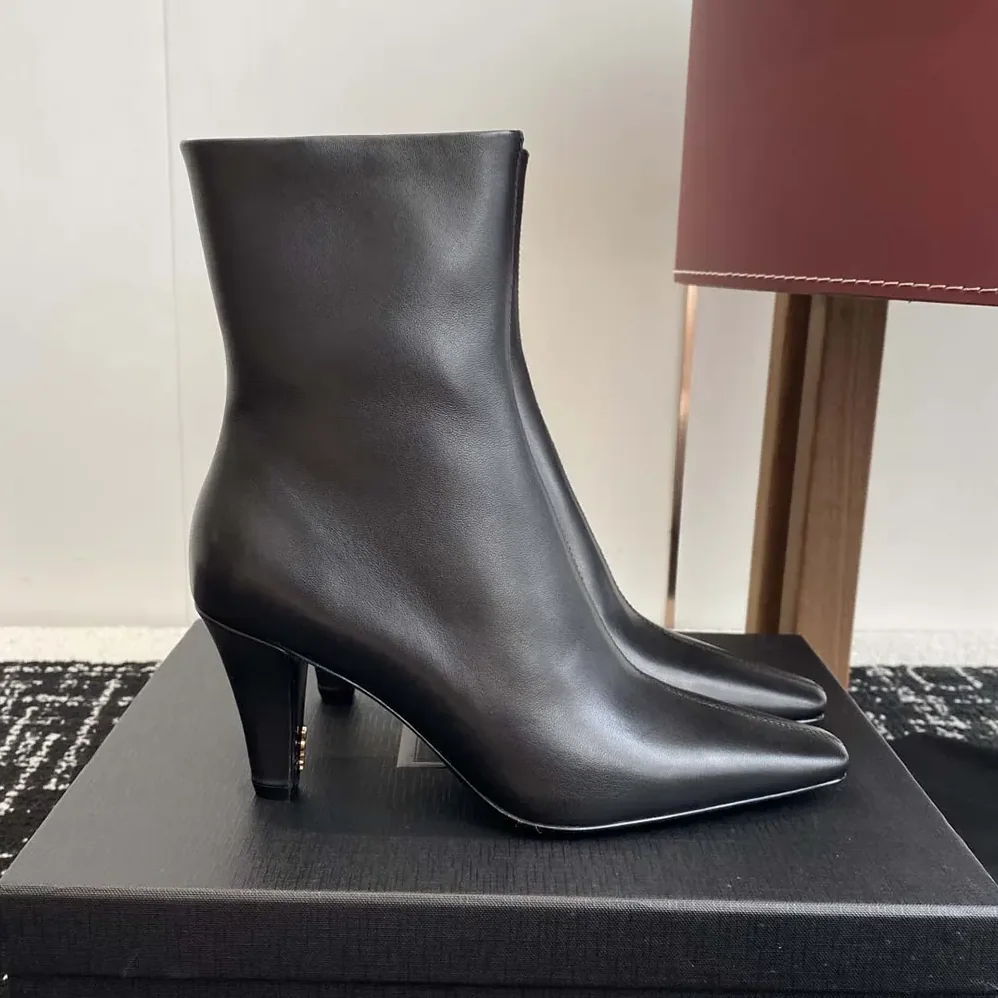 Saint Laurent YSL Jill Booties In Smooth Leather for Women in Black Saint Laurent YSL Jill Booties In Smooth Leather for Women in Black
