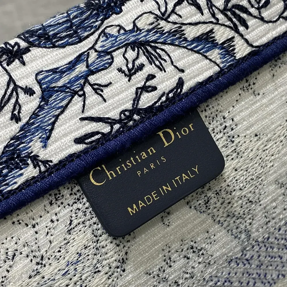 Dior Medium Dior Book Tote White and Navy Blue Toile de Jouy Soleil Embroidery for Women Dior Medium Dior Book Tote White and Navy Blue Toile de Jouy Soleil Embroidery for Women
