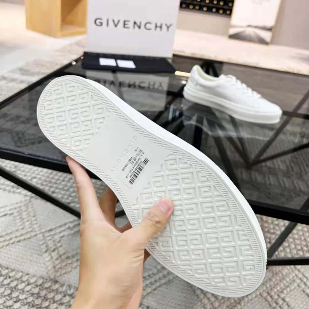 Givenchy City Sport Sneakers in GIVENCHY Leather for Men in White Givenchy City Sport Sneakers in GIVENCHY Leather for Men in White