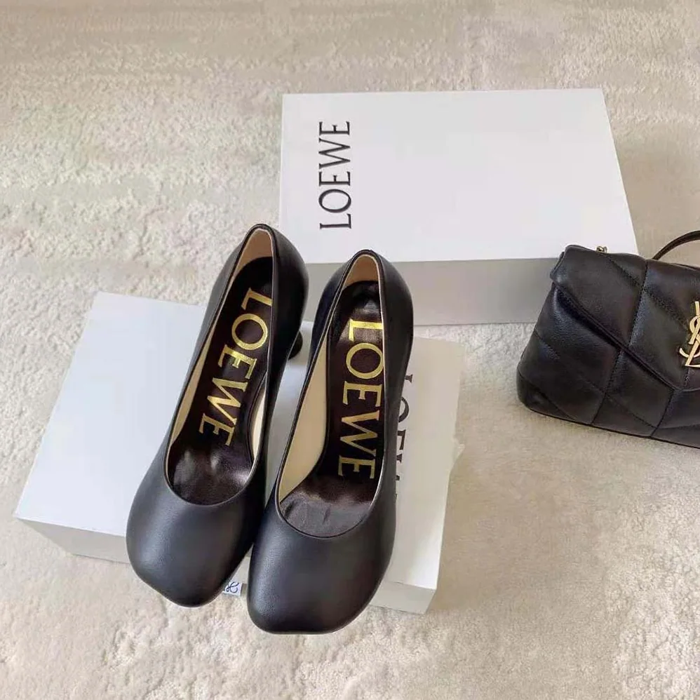 Loewe Toy Pump in Goatskin for Women in Black