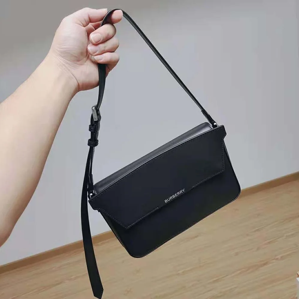 Burberry Leather Catherine Shoulder Bag for Women in Black Burberry Leather Catherine Shoulder Bag for Women in Black