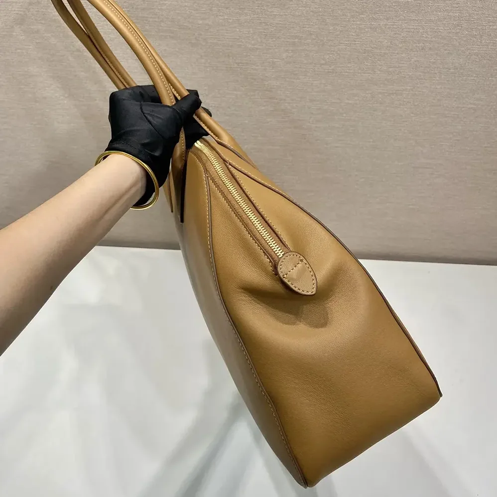 Prada Large Leather Tote Bag with Zipper Closure for Women in Brown Prada Large Leather Tote Bag with Zipper Closure for Women in Brown