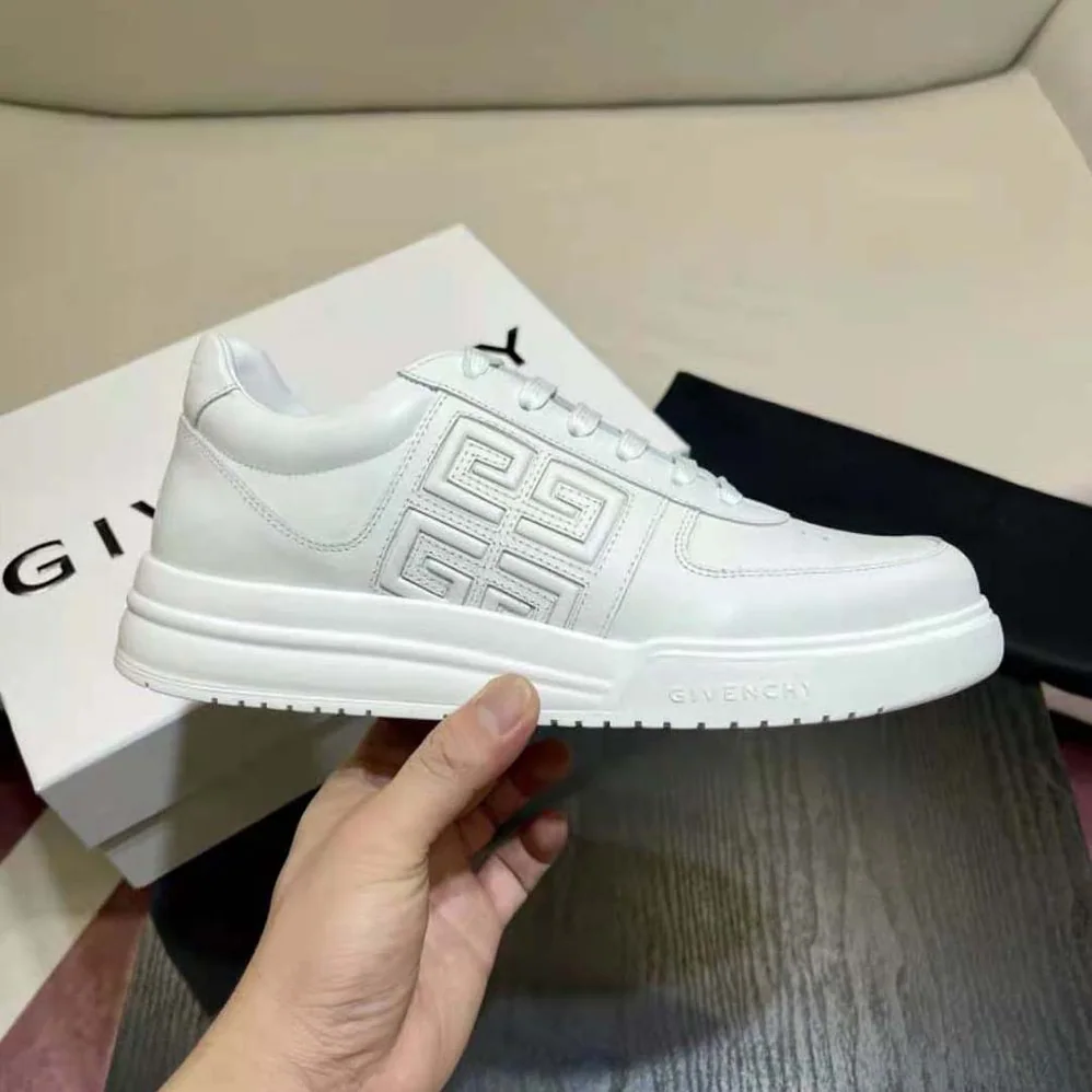 Givenchy G4 Sneakers in Leather for Men in White Givenchy G4 Sneakers in Leather for Men in White