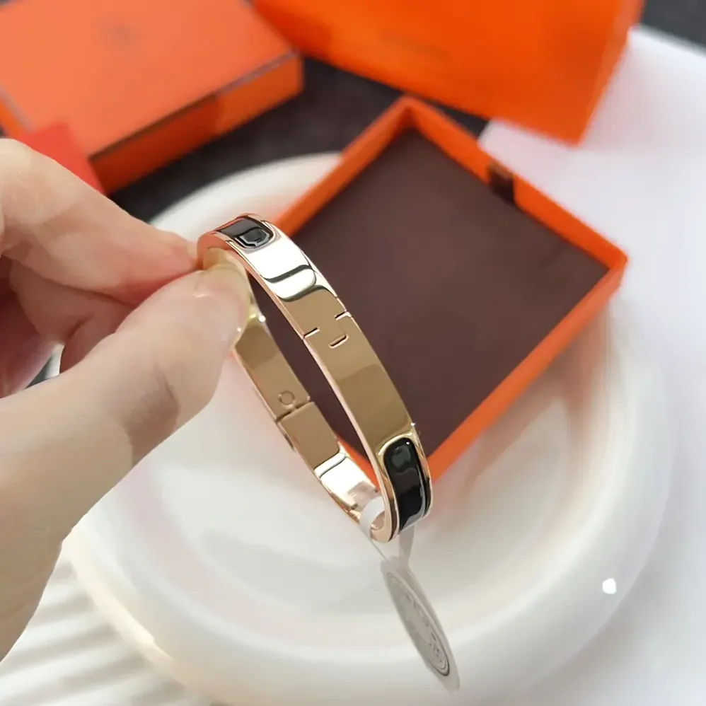 Hermes Mini Clic Kelly Bracelet for Unisex in Black Hermes Mini Clic Kelly Bracelet for Unisex in Black