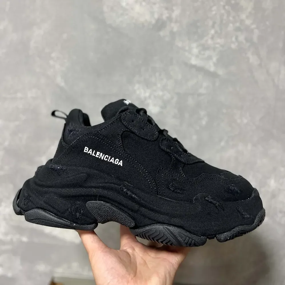 Balenciaga Triple S Sneaker in Black for Unisex Balenciaga Triple S Sneaker in Black for Unisex