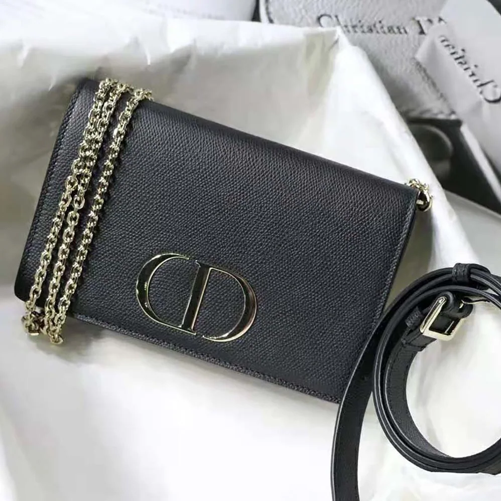 Dior 30 Montaigne 2-in-1 Pouch Stone Grained Calfskin for Women in Black Dior 30 Montaigne 2-in-1 Pouch Stone Grained Calfskin for Women in Black
