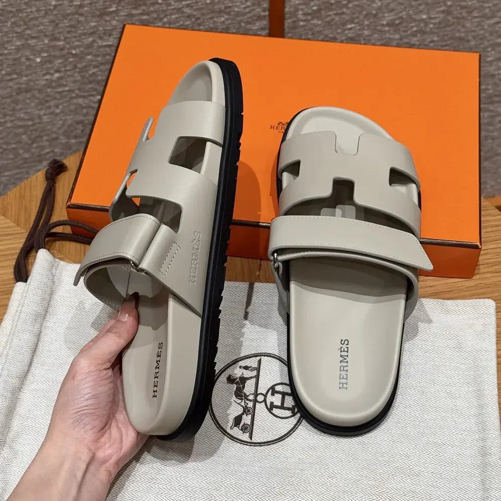 Hermes Chypre Sandal for Unisex in Beige Nomade Hermes Chypre Sandal for Unisex in Beige Nomade
