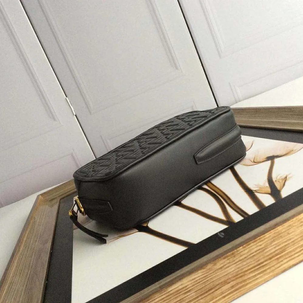 Fendi Mini Camera Case Leather Bag for Women in Black Fendi Mini Camera Case Leather Bag for Women in Black