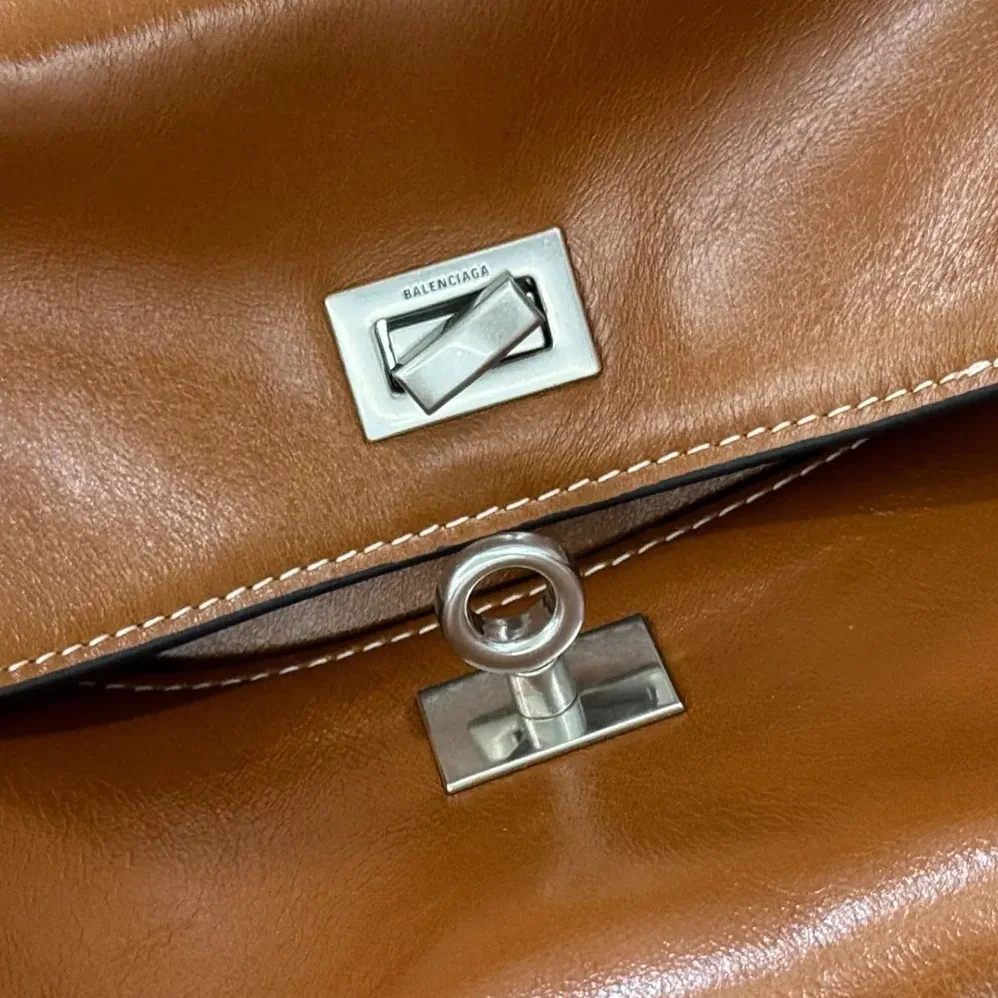 Balenciaga Rodeo Handbag Medium in Tan Cowboy Vegetable Tanned Lambskin Aged for Women in silver Hardware