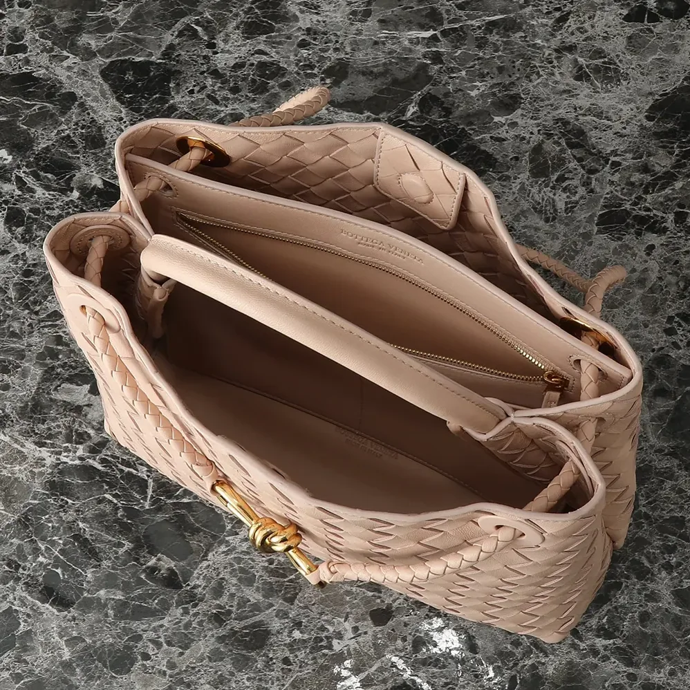 Bottega Veneta Medium Andiamo in Supple Intrecciato Leather for Women in Pink Bottega Veneta Medium Andiamo in Supple Intrecciato Leather for Women in Pink